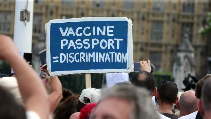Boris Johnson: 'Eind september alleen gevaccineerden welkom bij clubs en grote evenementen'