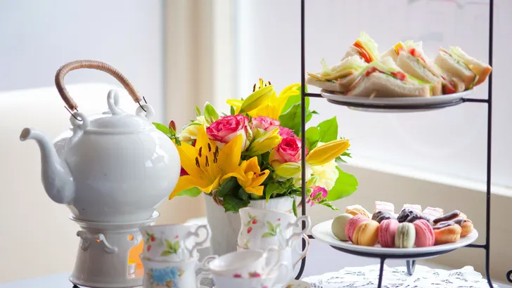 Dit stijlvolle theeservies is dé must-have voor een Pinterest-perfecte high tea. De 10-delige set heeft een unieke look en een verrassend zachte prijs.
