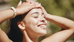 Waarom een simpele routine van vier stappen deze zomer genoeg is voor een gezonde glow