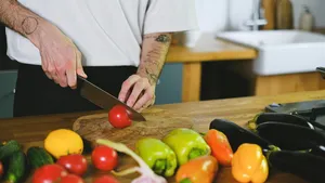 Vergeet sinaasappels: deze goedkope groente bevat drie keer zoveel vitamine C (en je hebt 'm waarschijnlijk al in huis)