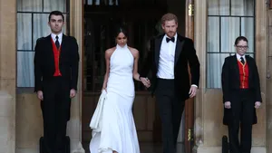Harry en Meghan op weg naar de besloten receptie in Frogmore House (Beeld: NL Beeld)