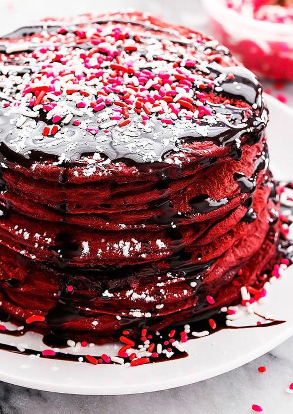 Торт шоколадный бархат рецепт. Блинный торт красный бархат. Red Velvet Pancakes. Красный бархат панкейк. Красный бархат с Нутеллой.