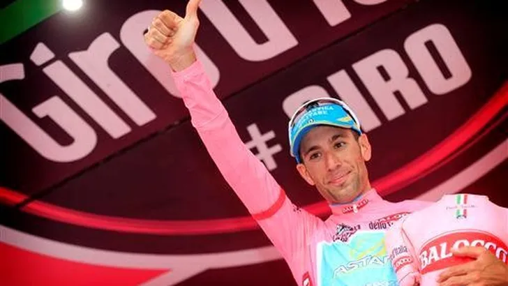 Dowsett wint tijdrit in Giro, roze voor Nibali
