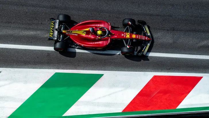 Leclerc scoort populaire pole op door penalties overspoeld Monza