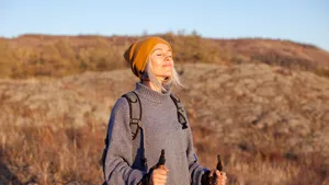 Waarom nordic walking het nieuwe pilates is voor 60-plussers