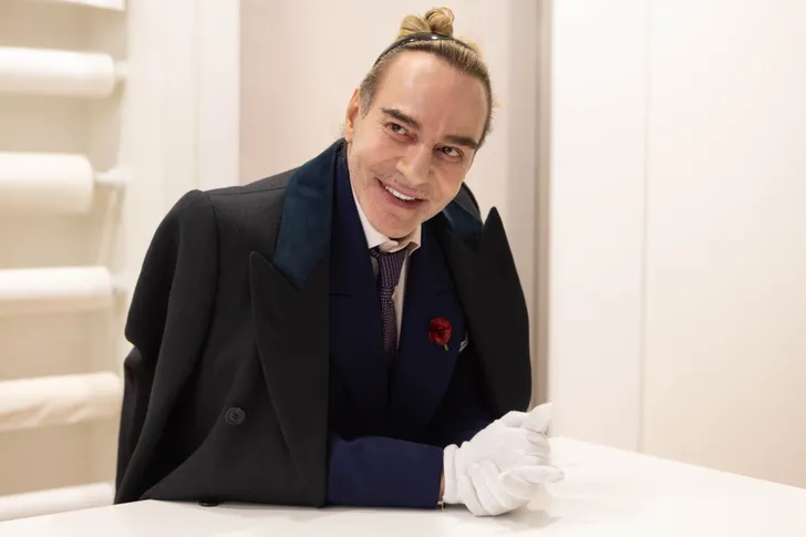 Modeontwerper John Galliano maakt comeback in de modewereld met Zara-samenwerking