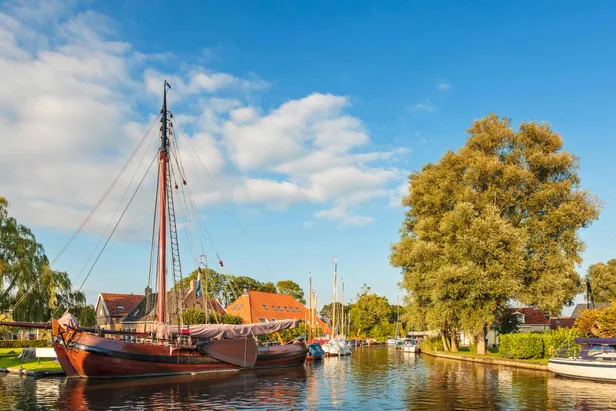 Het sfeervolle watersportdorp Heeg in Friesland
