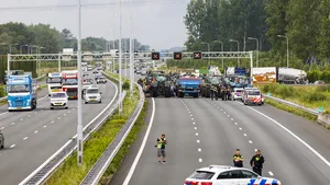 Tachtig uur taakstraf voor boer die afval op snelweg stortte