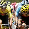 Grappig: Trek-renner Toms Skujins doet uit de doeken wat Mathieu van der Poel en Wout van Aert tegen elkaar zeiden op veelbesproken Tour-foto