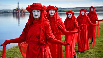 Demonstranten van Extinction Rebellion voeren actie bij de onderhoudsfaciliteit van het olieplatform in Invergordon, Schotland.