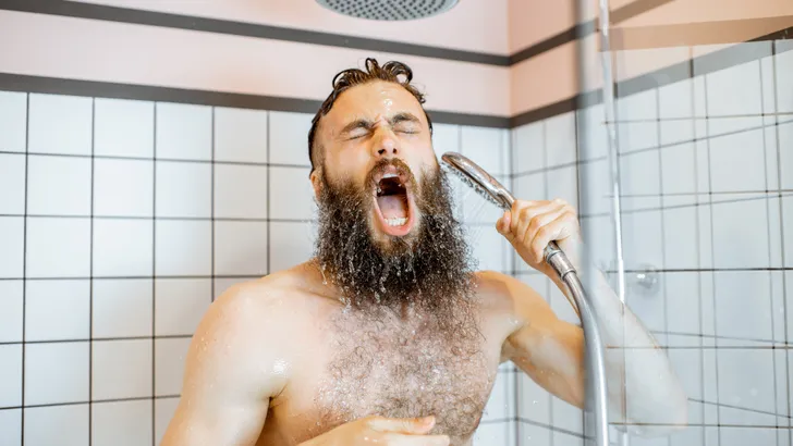 Koud douchen voor een sneller metabolisme? Dit is hoeveel calorieën je écht verbrandt