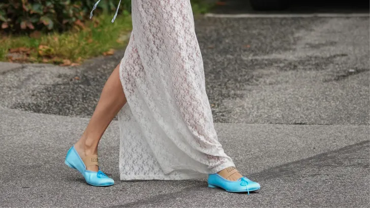 Een vrouw in een jurk