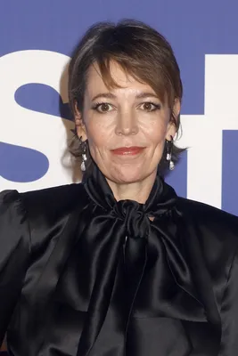 Olivia Colman neemt de rol van Mrs. Bennet voor haar rekening.