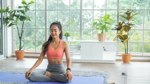 Afvallen zonder hardlopen? Deze yogaroutine helpt je lichaam op natuurlijke wijze in balans te brengen