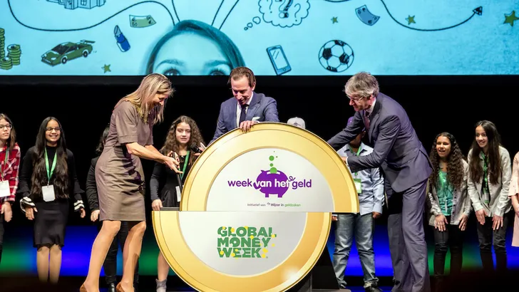 Máxima praat over geld