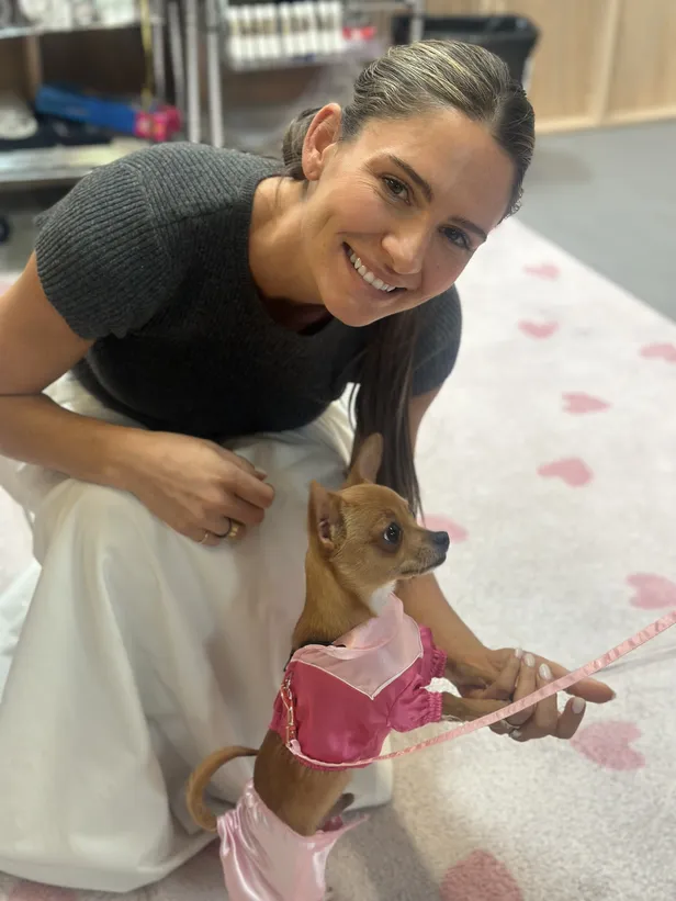 Behind the scenes-beelden van de Costume Department van de Legally Blonde prequel-serie Elle.