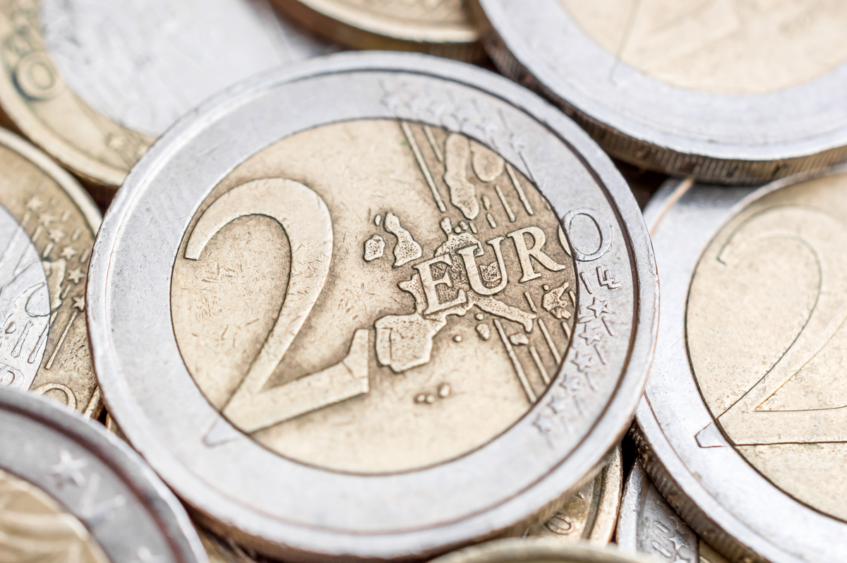 Valse 2-euromunt in je wisselgeld? Aan deze details herken je de nepper