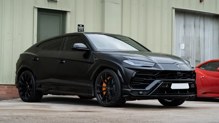 Amerikaan bouwt Lamborghini Urus om tot rijdend huis en is bezig met bizarre wereldreis