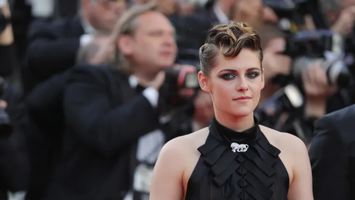 Kristen Stewart maakt korte metten met 'no flats'-policy van het Filmfestival van Cannes