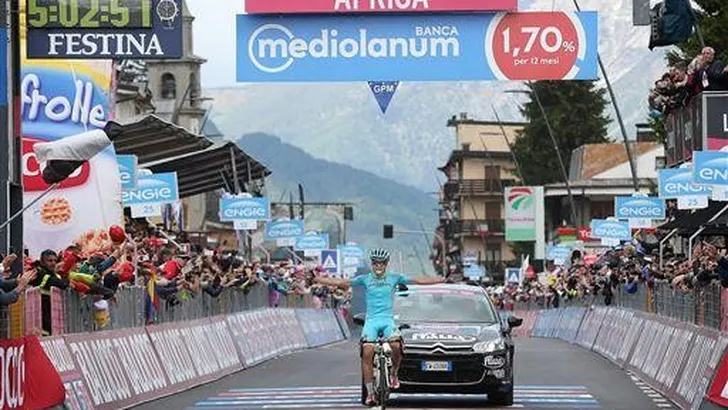 Giro: Landa wint hectische etappe