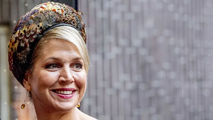 5X Máxima en haar liefde voor gevleugelde hoedjes