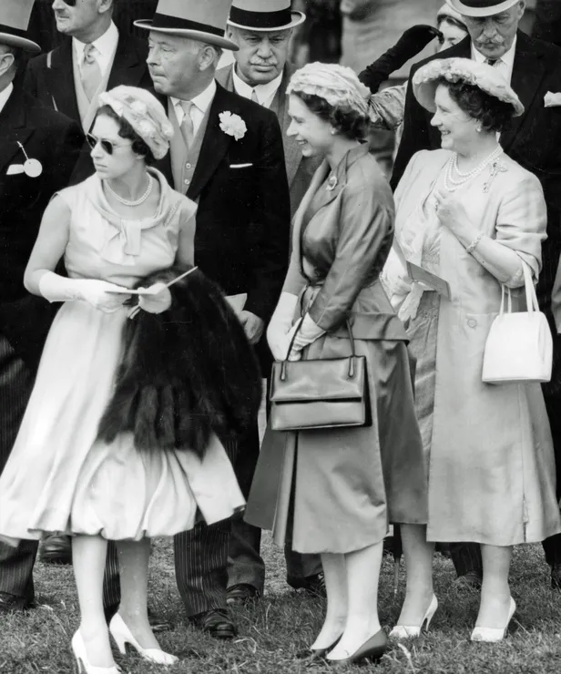 Prinses Alexia 21e verjaardag: Princess Margaret en Queen Elizabeth in 1958.