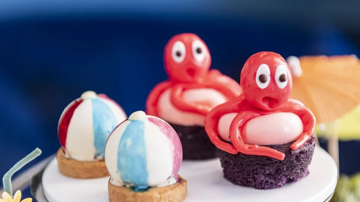 Beachy high tea in majestueus Waldorf Astoria