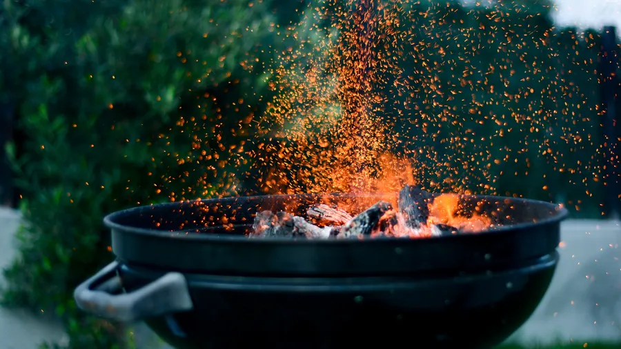 Barbecue vuur vonken
