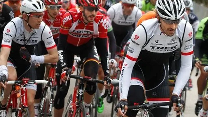 Cancellara staat Mollema bij in Tour de France
