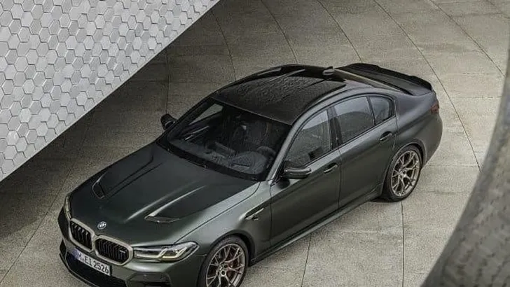 BMW M5 CS lekt je beeldscherm op