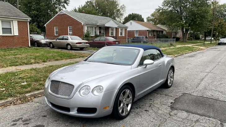 Bentley met W12-motor uit 2008 geveild voor 22.500 euro: minder dan de prijs van een nieuwe Volkswagen Polo