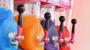 Tristar slushy maker met siroopflessen & bekers