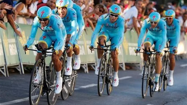 'Astana overwoog te stoppen met wielerploeg'