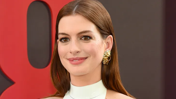 Zien: Anne Hathaway's uiterlijk laat internet verbazen