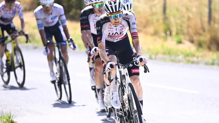 Tim Wellens voelt de publieke opinie kantelen wat betreft Tadej Pogacar en zijn UAE Team Emirates-XRG. De Belg hoorde op de Tourmalet veel boegeroep.