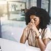 Waarom vrouwen op dit moment meer stress op het werk ervaren