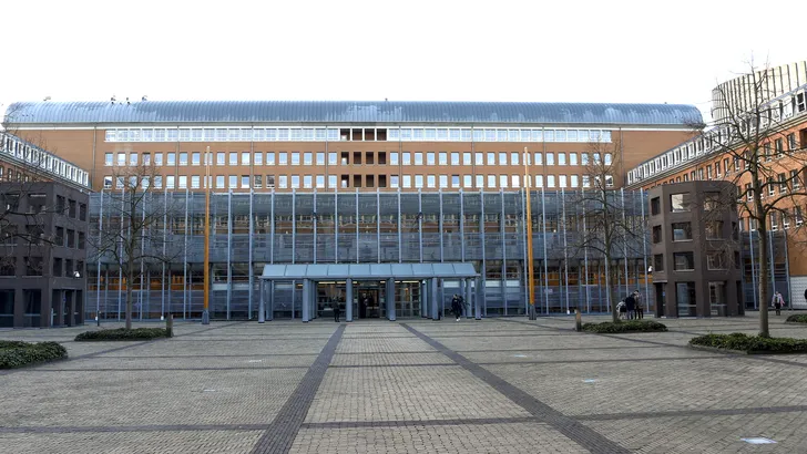 Rechtbank in Den Bosch, Petrus M. terecht voor misbruiken zus