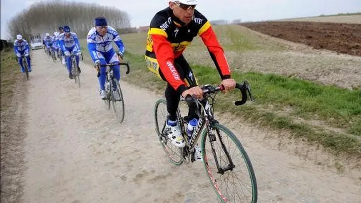 Devolder valt aan richting Roubaix; O'Grady mee