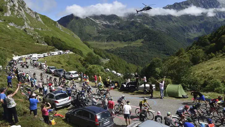 Tour de France: het spektakel van etappe 13 in tien foto's