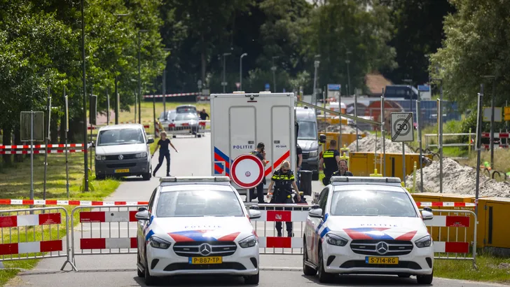 De politie doet onderzoek in Meerstad.