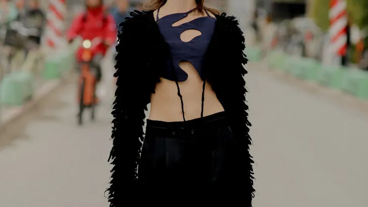 Vrouw met stijlvolle look.