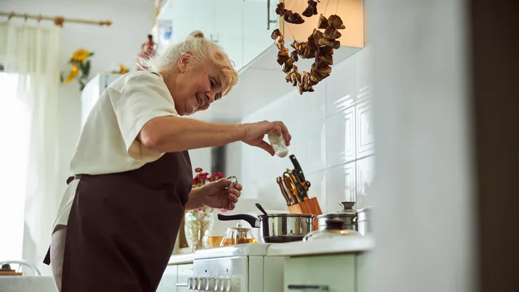 Wat de wetenschap zegt over oma’s remedies uit het keukenkastje