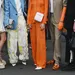 Beau Monde's weekendtips voor een glamoureuze koningsdag. – Streetstyle-foto van vijf modieuze vrouwen in outfits met oranje accenten.