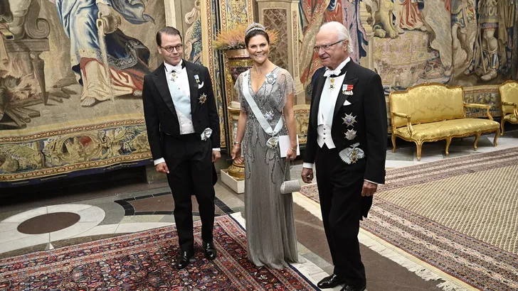 Zweedse royals poetsen tiara's op voor gala