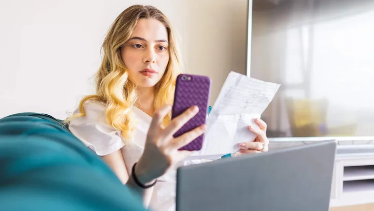 woman who is surprised to see her bank account while paying her bill