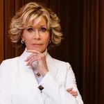 Humor: Jane Fonda zet eigen ‘mugshot’ op koffiekop