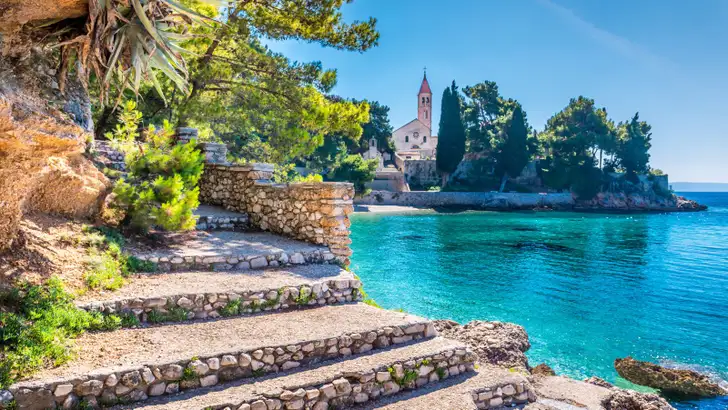 Iedereen volgt de zon naar Split, maar een halfuur verder straalt ze nóg mooier