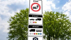 Dit nieuwe verkeersbord betekent dat je met je diesel nergens meer welkom bent