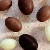 Zo maak je zelf paaseieren van chocolade en karamel | Noorderland