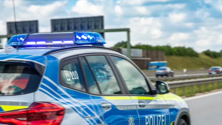 Nederlandse plofkrakers zwaargewond na crash bij 260 km/u tijdens vluchtpoging